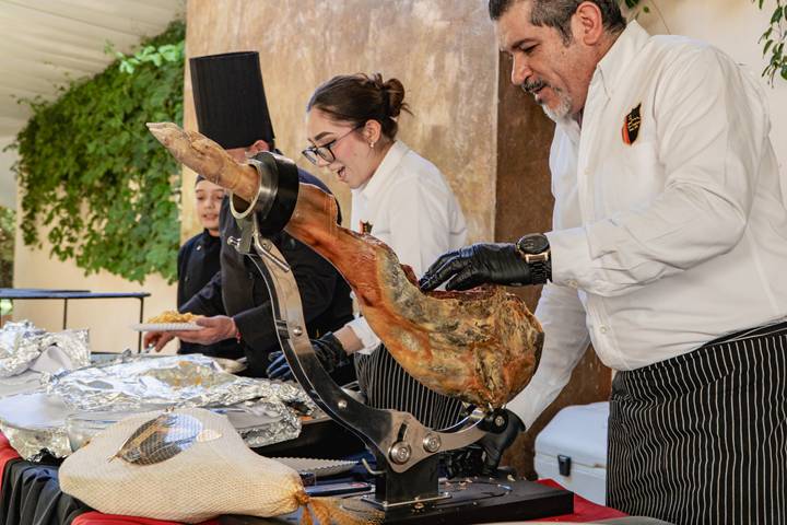 Corte de jamon ypaella en vivo