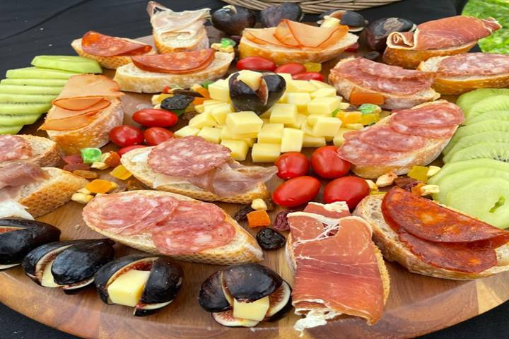 Mesas grazing de charcuteria