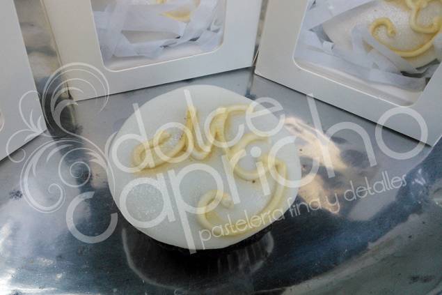 Cupcakes con iniciales boda