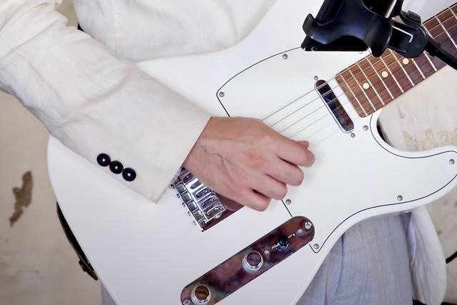 Tocando la guitarra