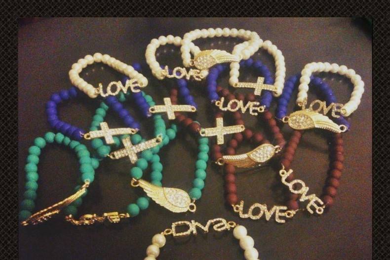 Pulseritas con cruz para niñas