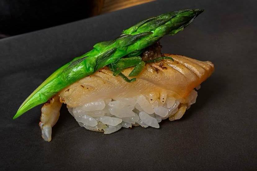 Huachinango trufado nigiri