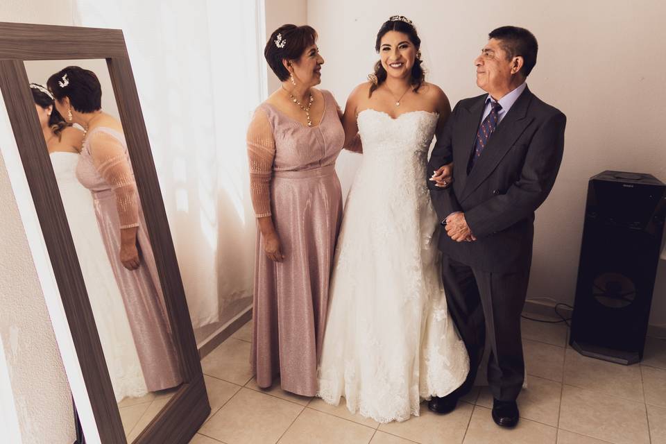 Foto con papás de la novia