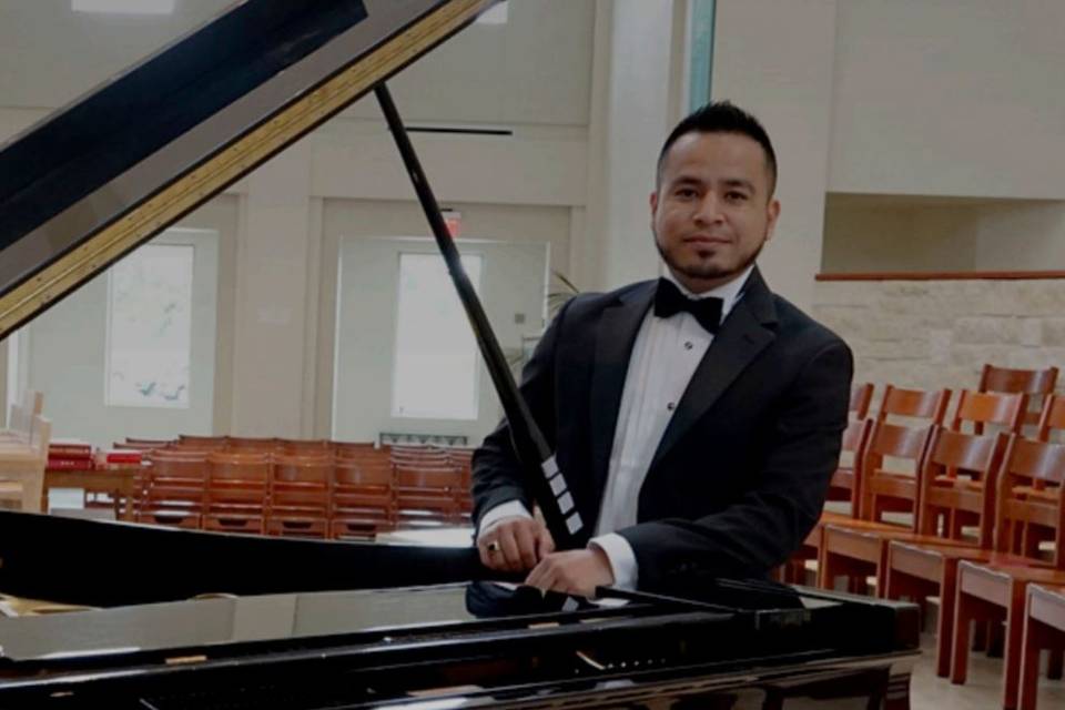 Eduardo Olmos - Pianista