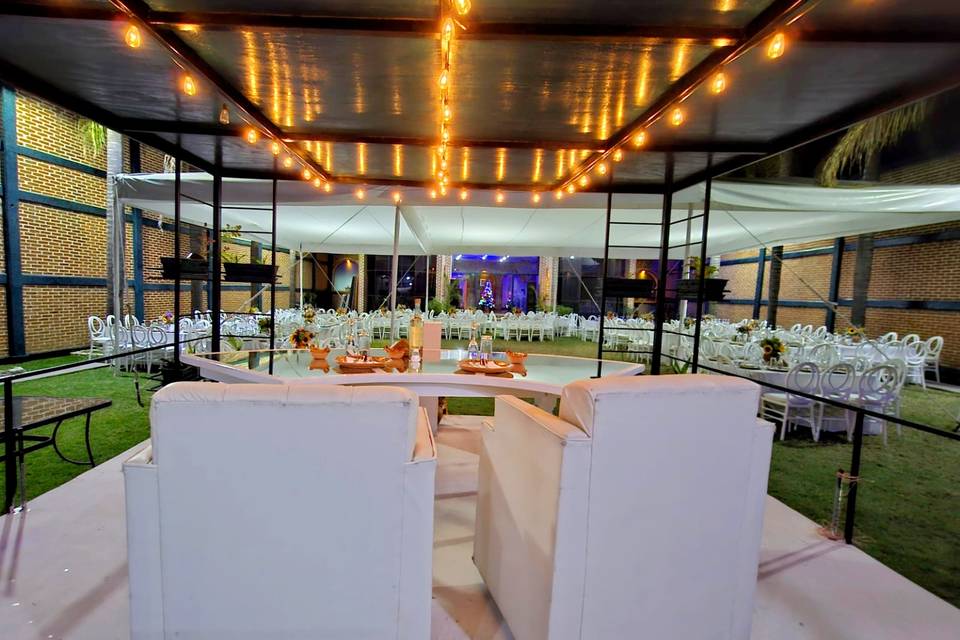 Pérgola y jardín
