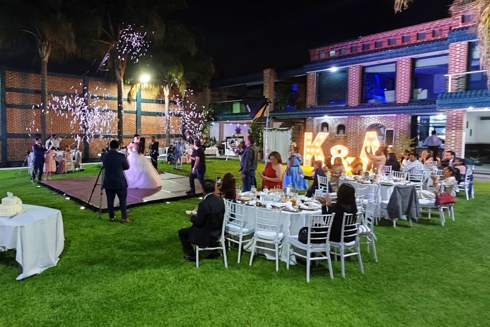 Jardín con amplio espacio