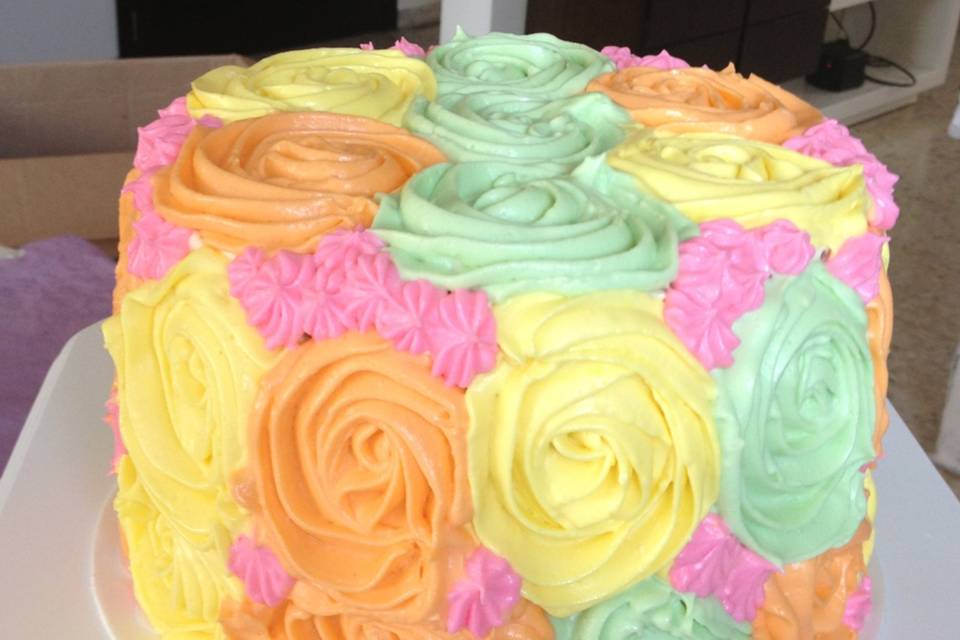 Pastel de rosetas colores