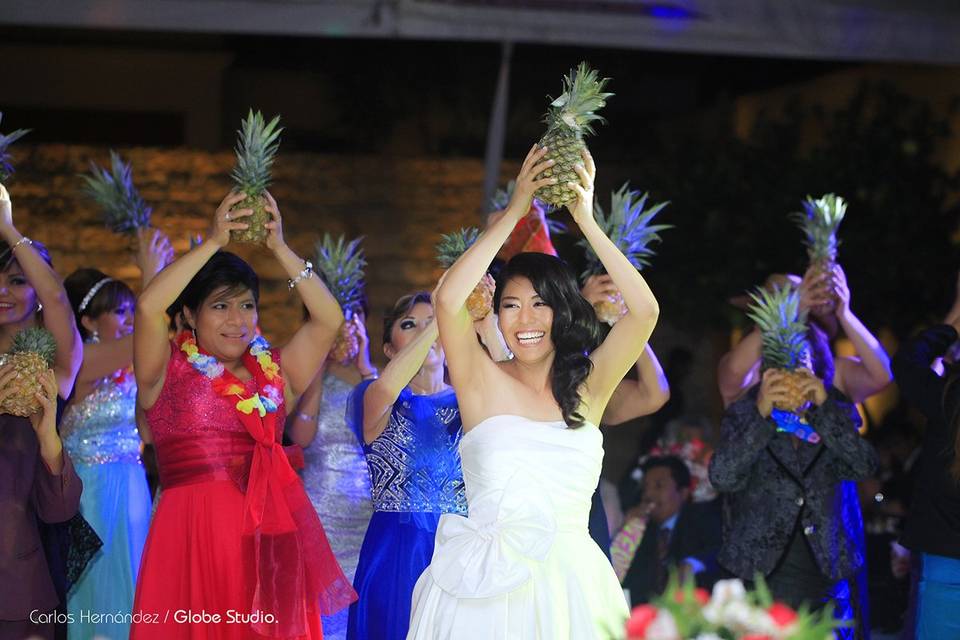 Baile tradicional flor de piña