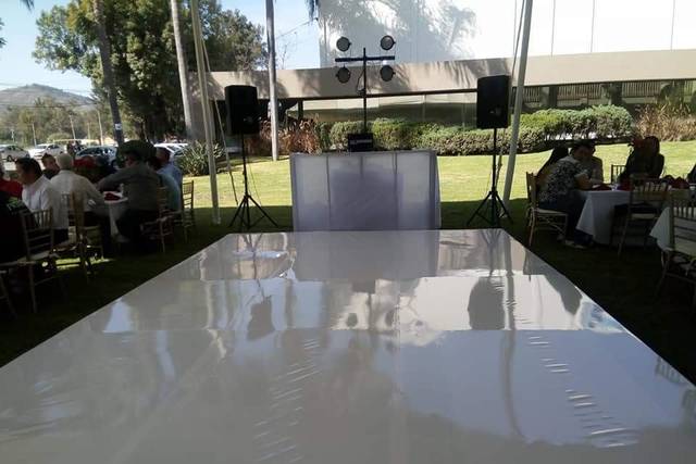 Dj y pista de charol