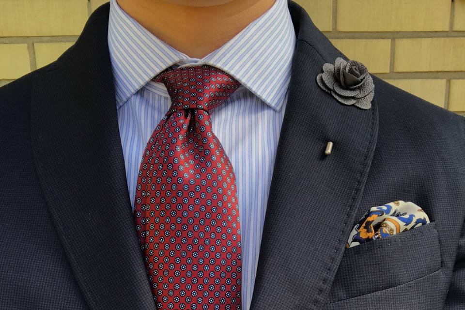 Corbata, pañuelo y pin