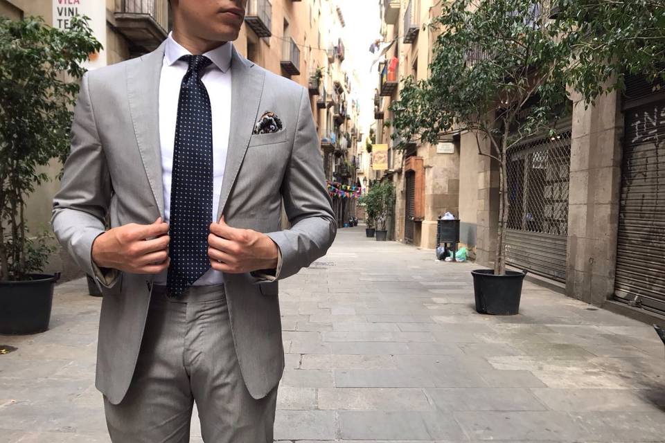 Corbata, pañuelo y pin