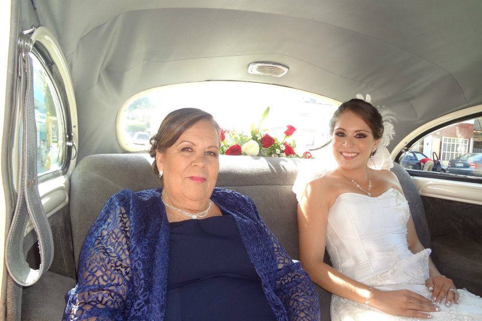 Novia y mama de la novia