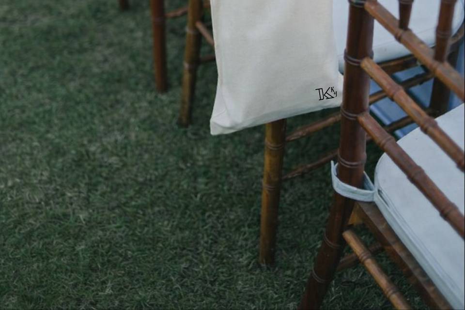 Diseño de Tote con bordado