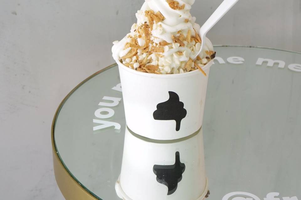 Helado en la mesa