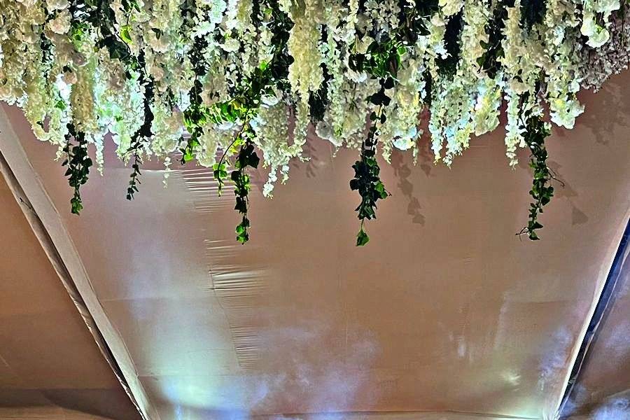 Pirotecnia fría, entelados y letras gigantes