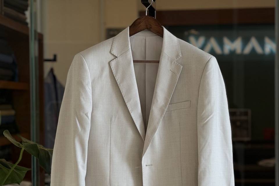 Traje blanco de lino