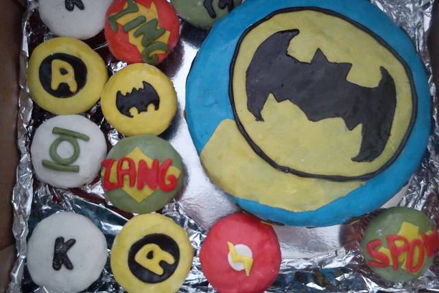Cupcakes y pastel personalizad