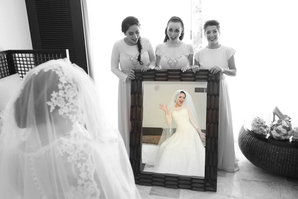 La novia y sus damas