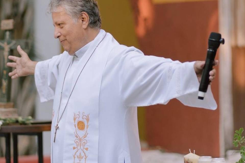 Padre Angel Andres Solis