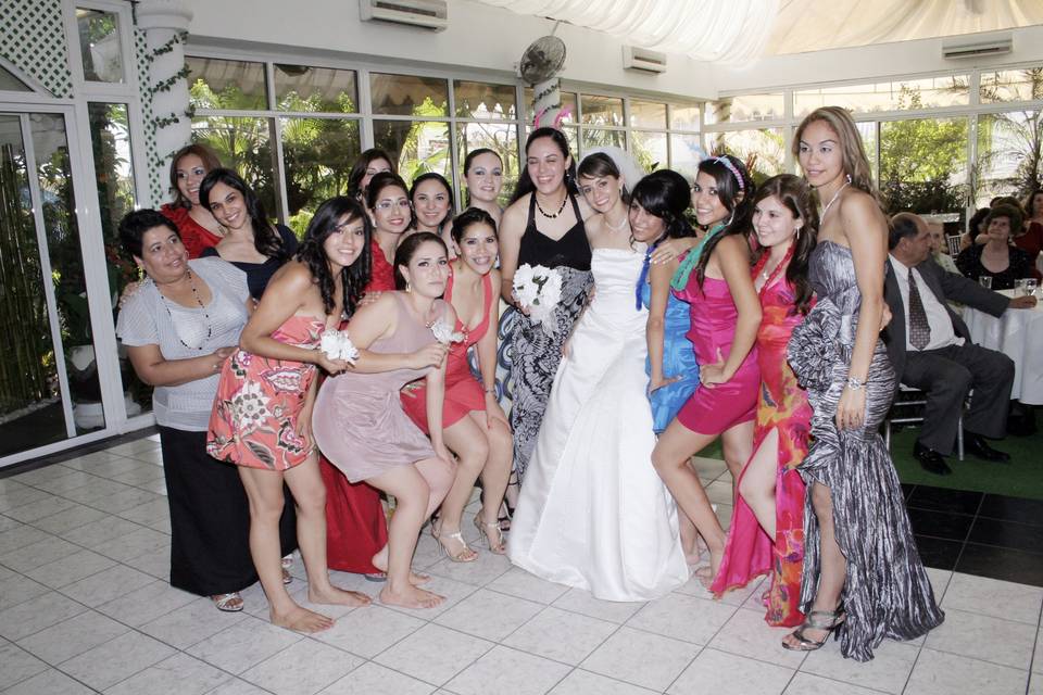 La novia y las amigas