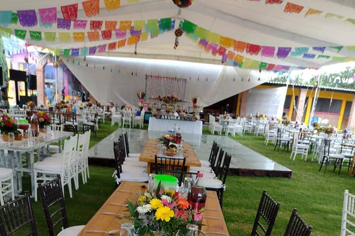 MESA RECTANGULAR CON SILLAS TI