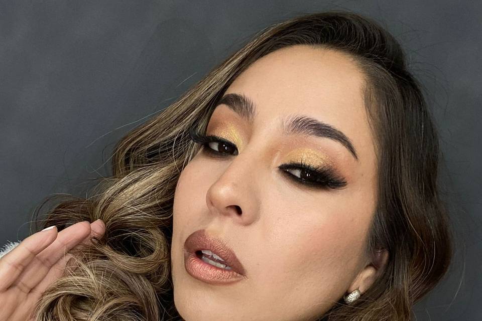 Maquillaje social con labios nude