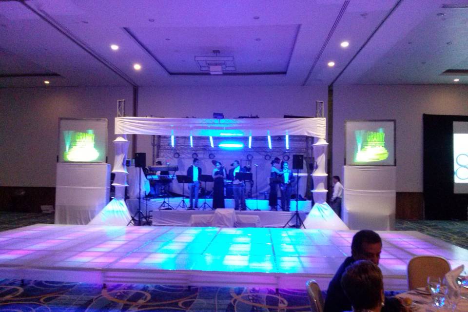 Escenario y Pista de Baile