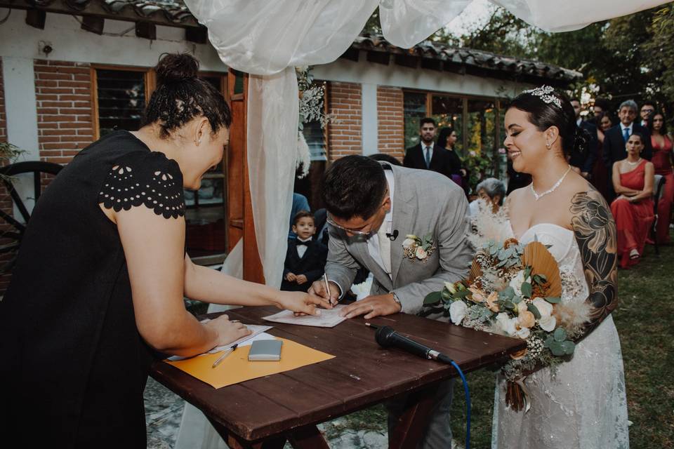 Firma de acta de matrimonio