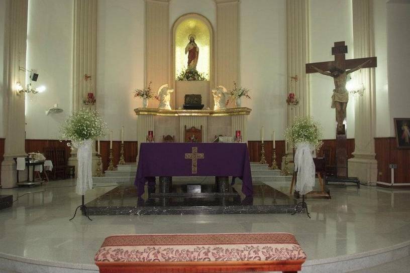 Altar con bases florales