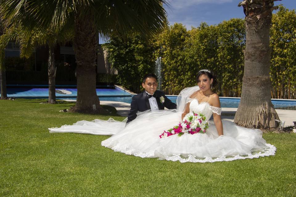 Pareja en el jardín