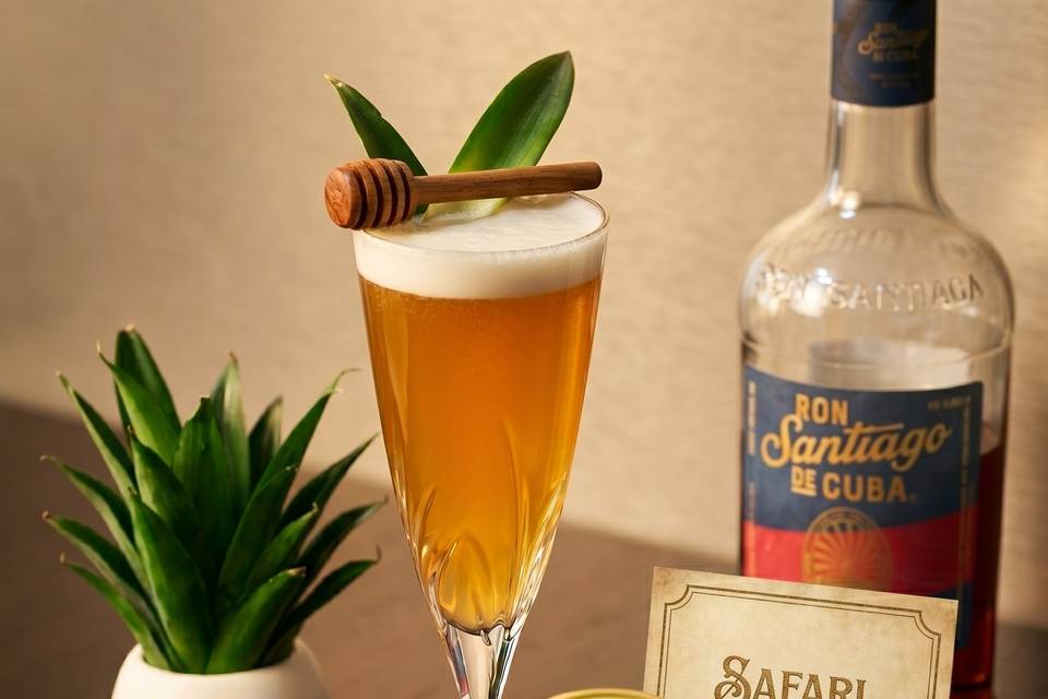 Ron, jugo de piña, naranja