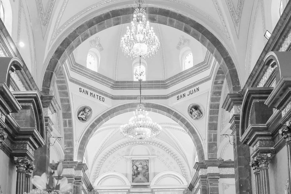 Parroquia frente a la casa
