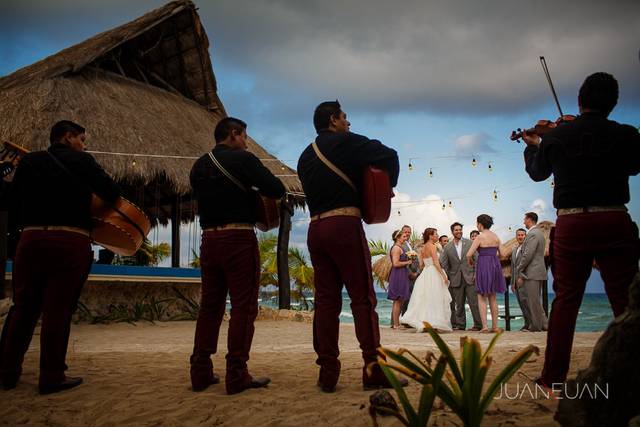 Mariachi en la playa