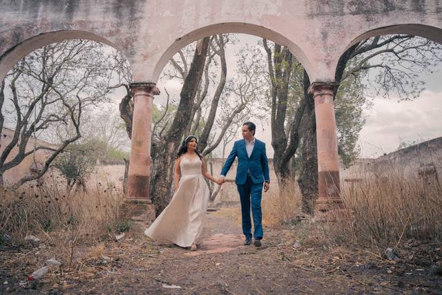 Novios caminando