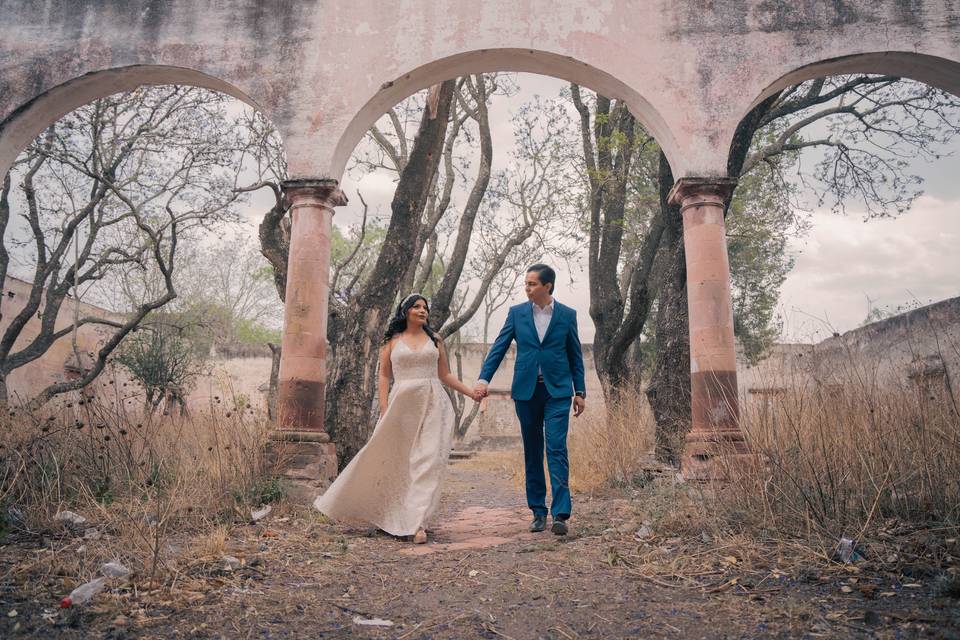 Novios caminando