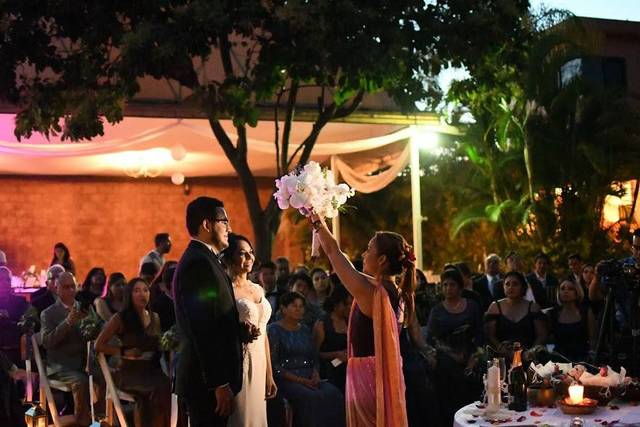 Ceremonia con camino de pétalos en Tepoztlán, Morelos  Detalles boda  invitados, Organizar boda, Cosas de boda