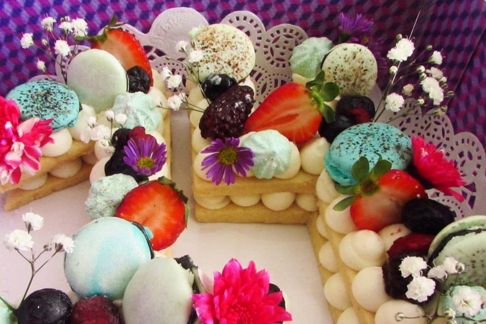 Pastel flores y frutas