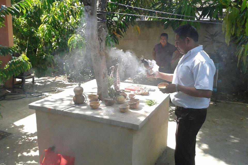 Preparando el altar