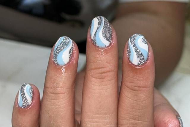 Uñas gris con azul