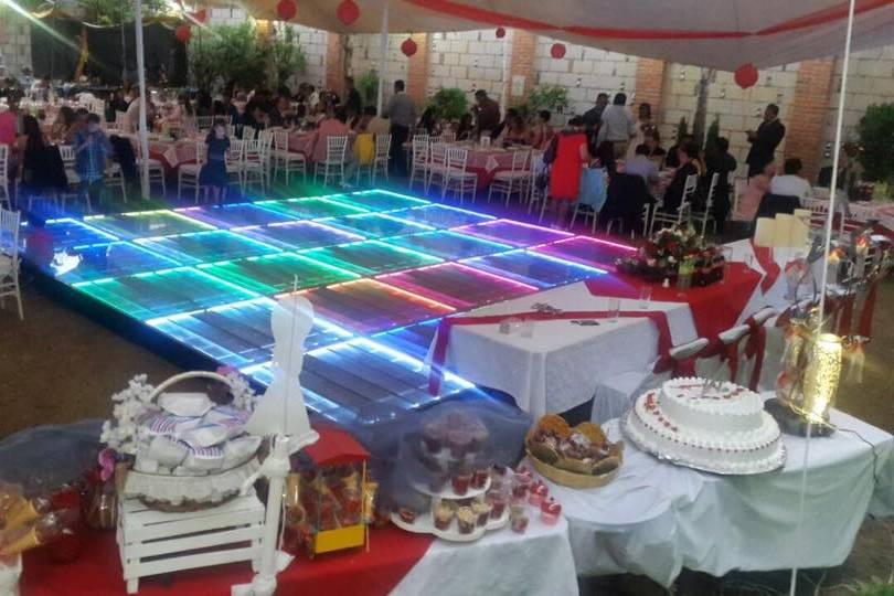 Mesa de dulces y pastel