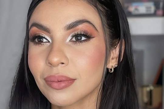 Maquillaje y peinado