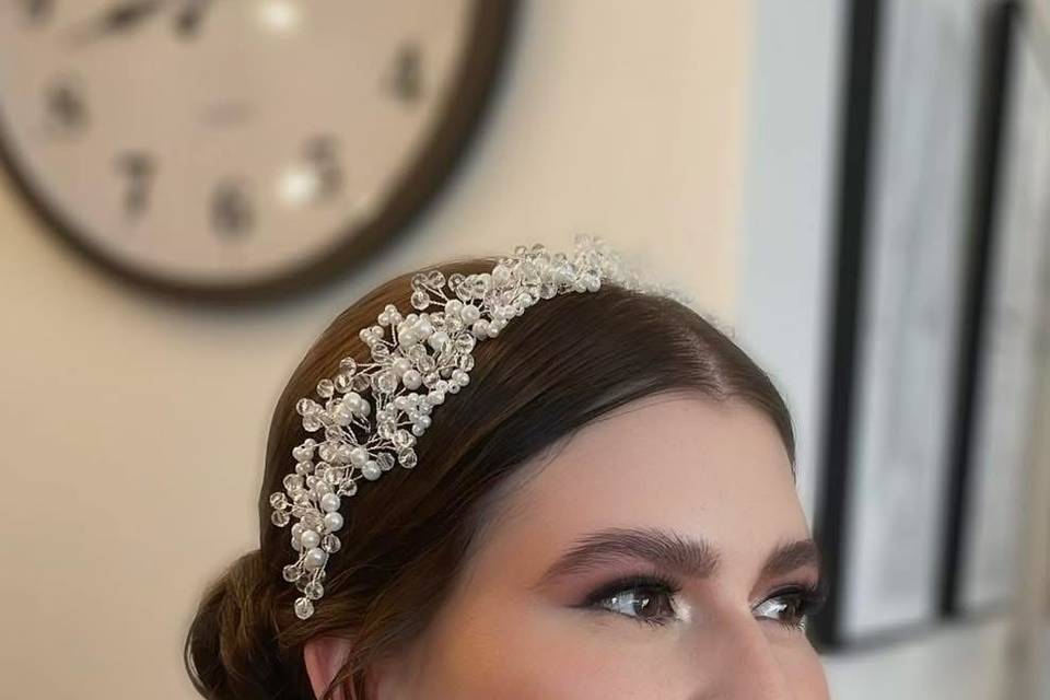 Maquillaje y peinado