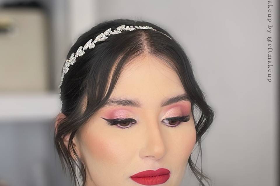 Maquillaje y peinado