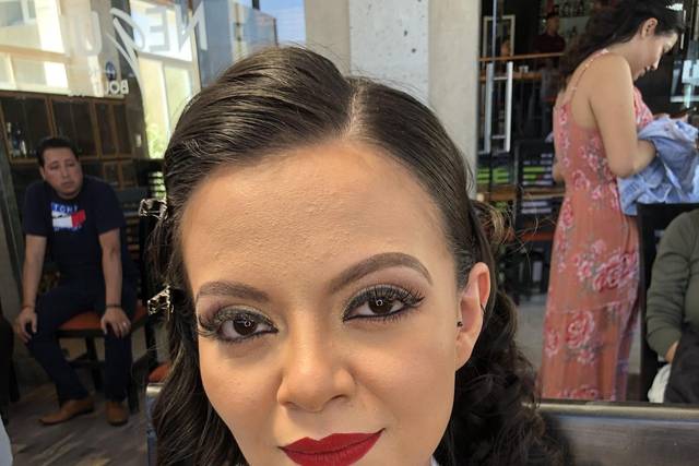 Maquillaje y peinado