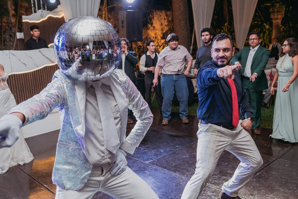 ¡¡ah ah ah STAYING ALIVE !!!