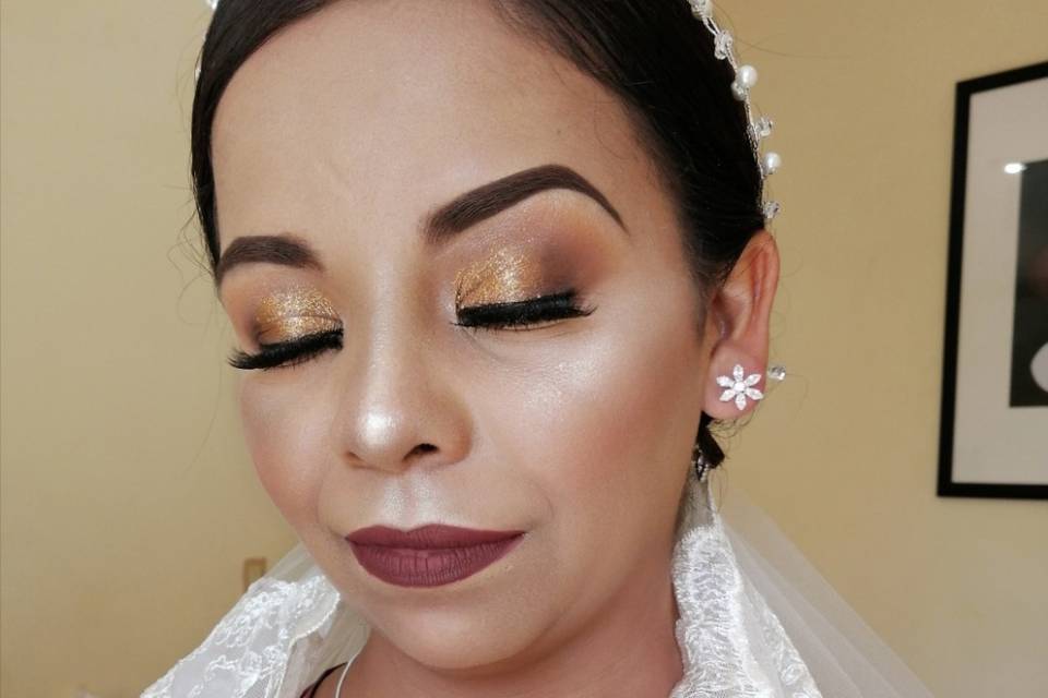 Maquillaje y peinado