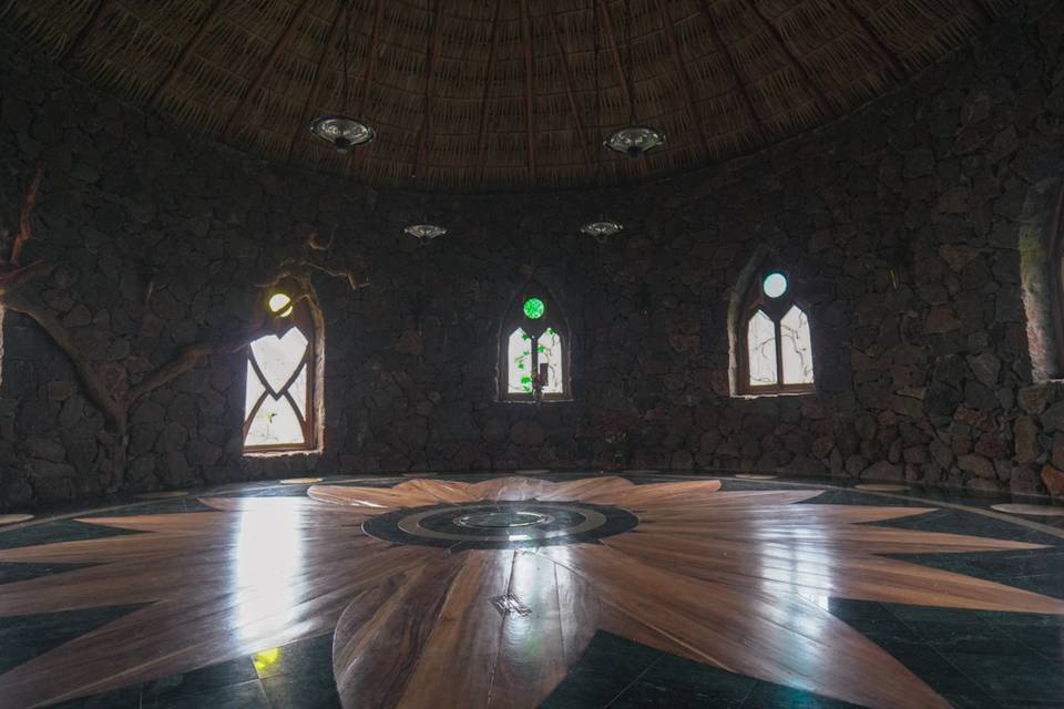 Interior Osho Hut