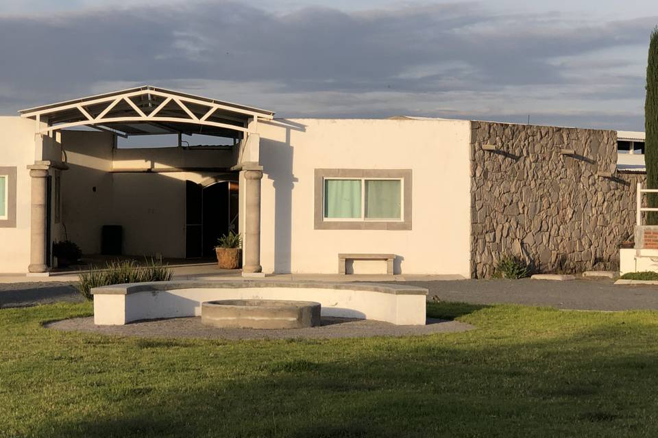 Fachada caballerizas