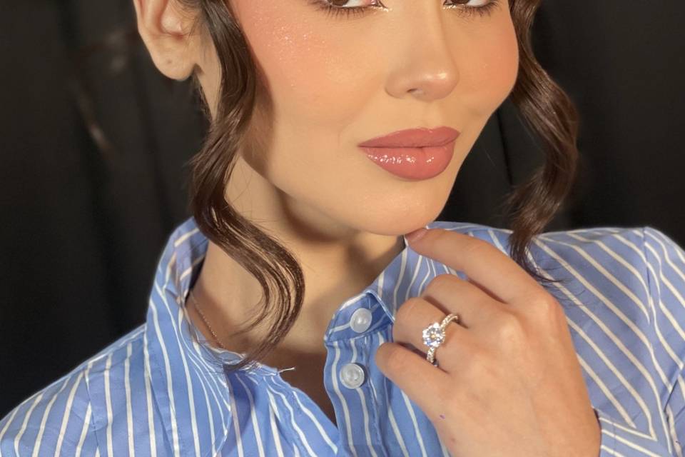 Maquillaje y peinado