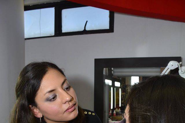 Maquillando